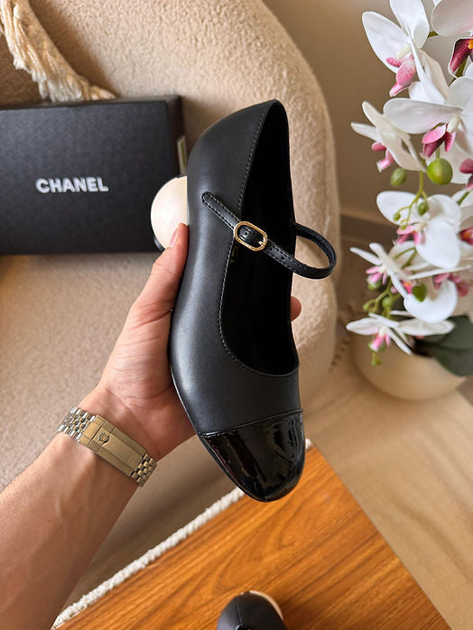 CHANEL Mary Jane -black