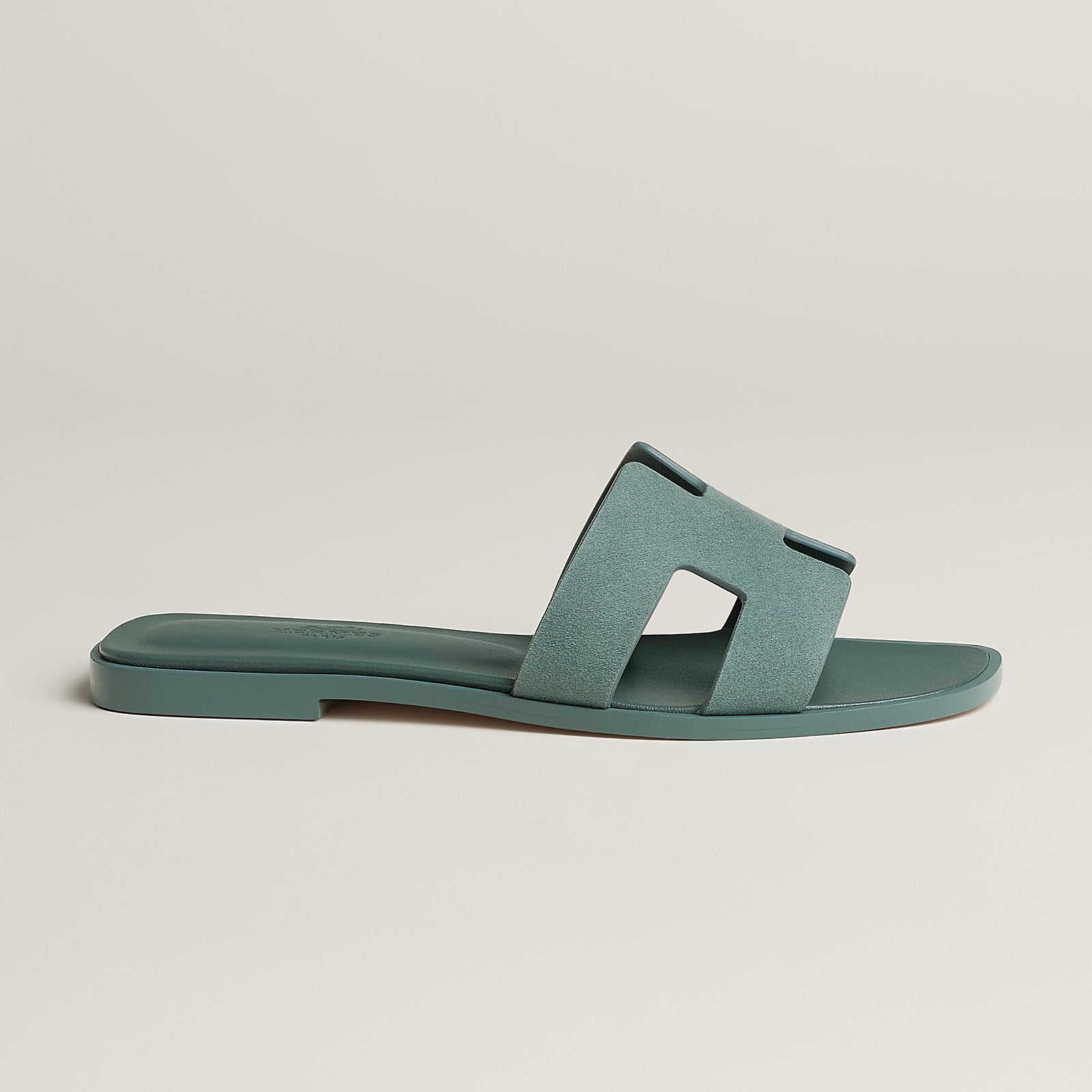 HERMES Women’s Oran Sandal – Bleu Tonnerre