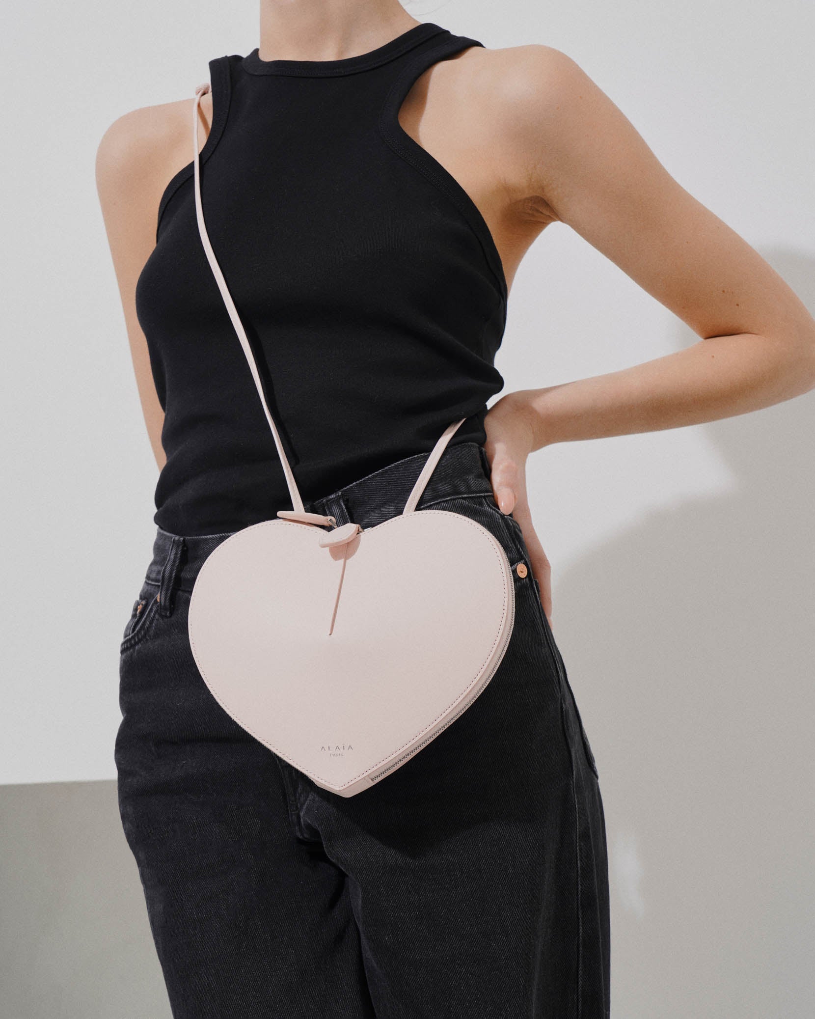 ALAIA LE CŒUR BAG IN pink