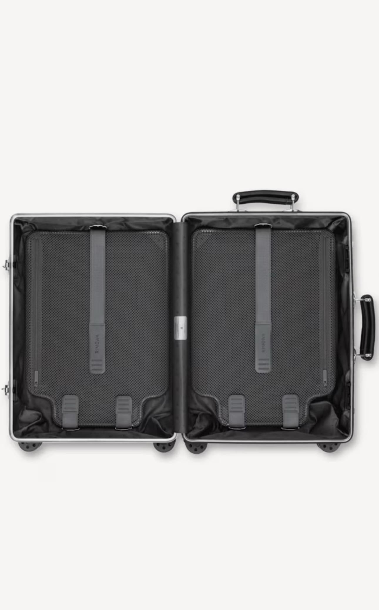 RIMOWA Classic Cabin Travel Bag – Silver